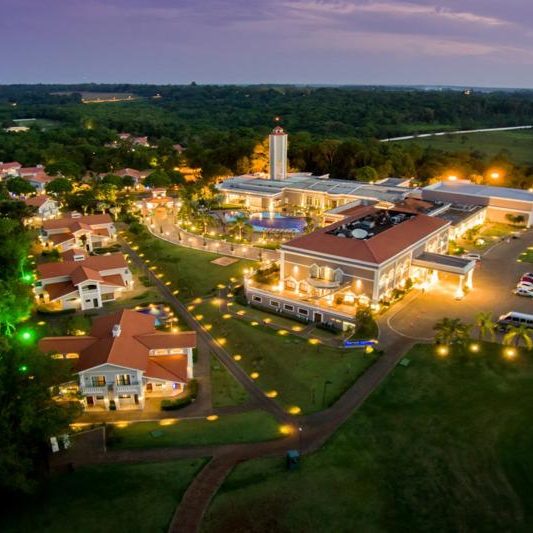 Vista aérea Wish Resort com iluminação do final de tarde